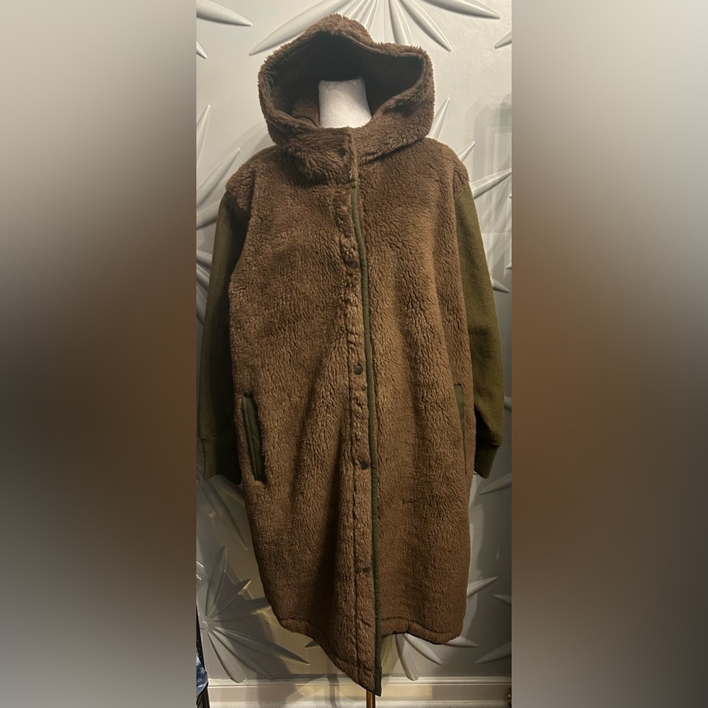 NWOT American Eagle SZ L brown/green faux fur coat w/fabric sleeves/bust 54” - Picture 13 of 15